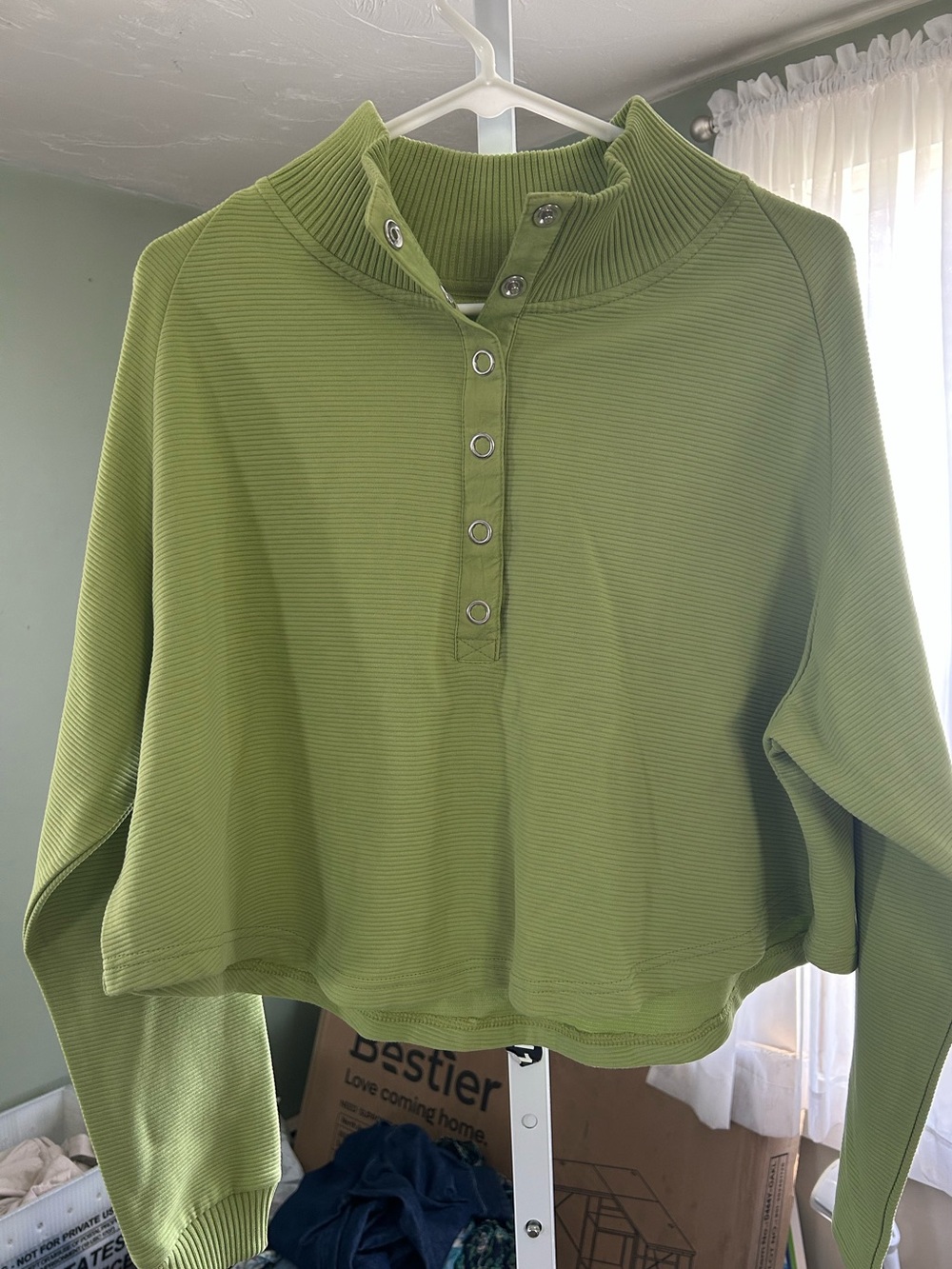 Kyodan Cropped Snap-Front Pullover in Green